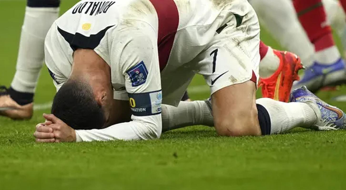 B席精准传中,赖因德斯绝佳机会头球攻门偏出