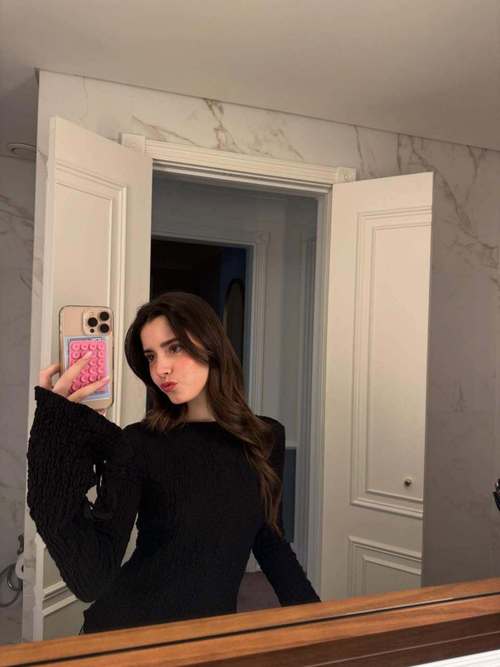 2月开始,内维斯女友玛达莱娜社媒晒1月二人生活照